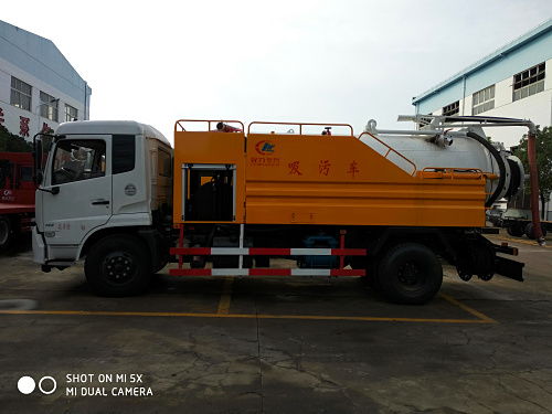 福田吸糞車(chē)廠家直銷 高效清潔，專業(yè)品質(zhì)